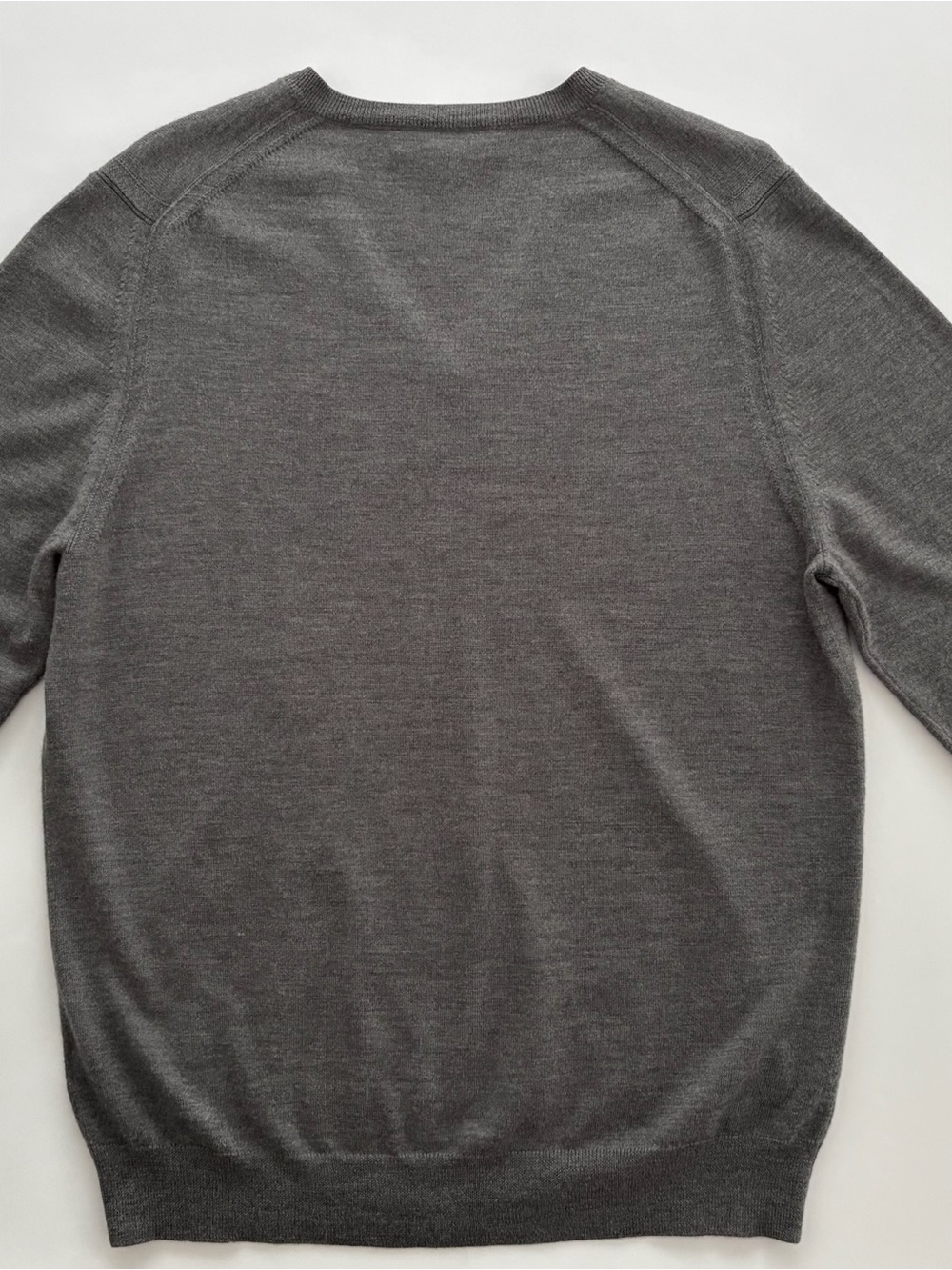 Burberry Men’s XL Charcol 100% Wool V-Neck Sweater Nova Check Elbow Patch - Picture 4 of 8